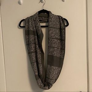 Storiarts Gray and White Infiniti Scarf